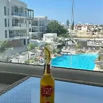 Fall In Paradise Apartment *