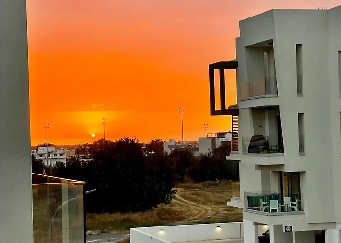 Fall In Paradise Παραλίμνι